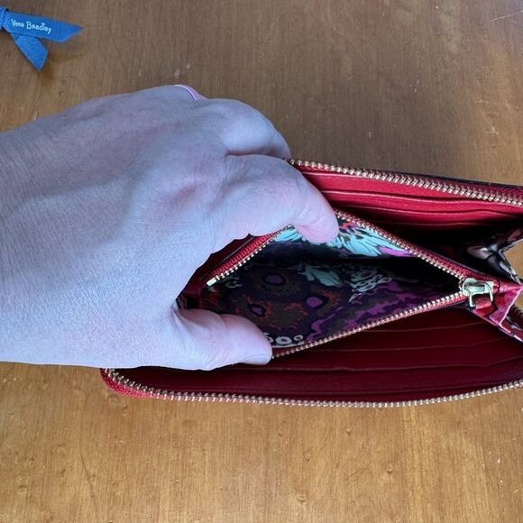 Vera Bradley Sycamore Georgia Red Quilted Wallet with Zip-Around Closure - Picture 9 of 10